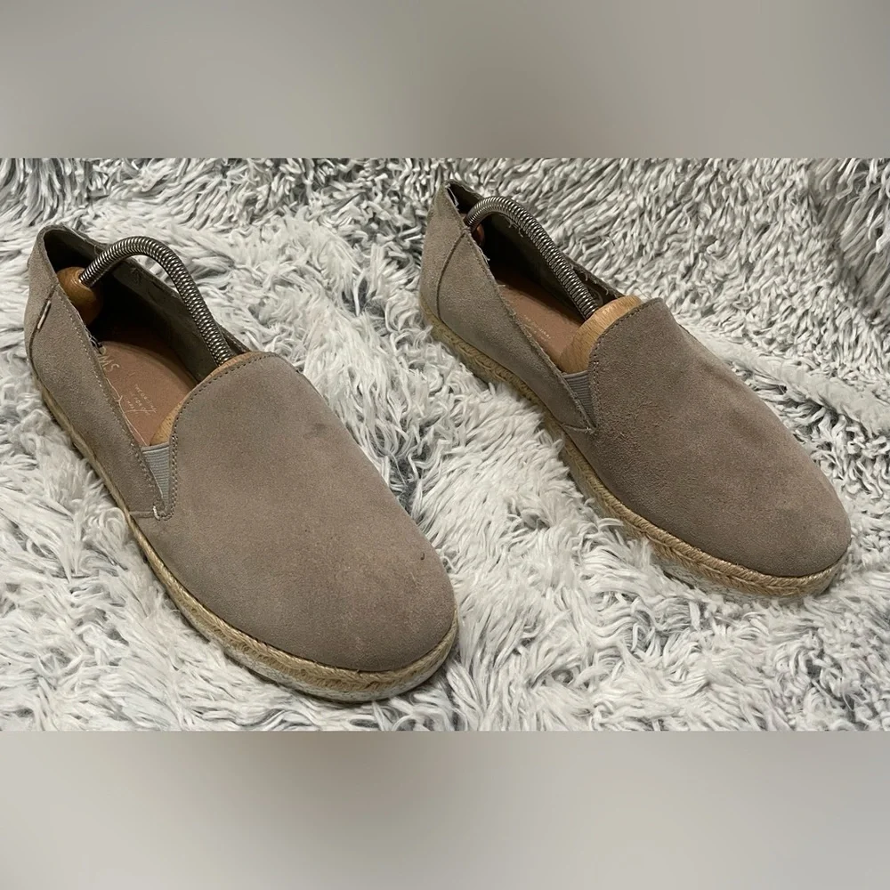 TOMS Women’s platform slip on sneakers Grey suede Size 11